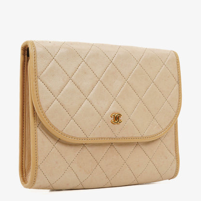CHANEL Mini Flap Bag aus beigem gestepptem Lammleder mit 24K vergoldeten Beschlägen