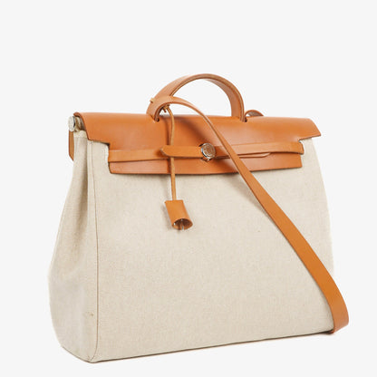 Hermès Herbag MM 2-Way Schultertasche aus Vache Hunter Criss Viking in Ecru Beige Naturel