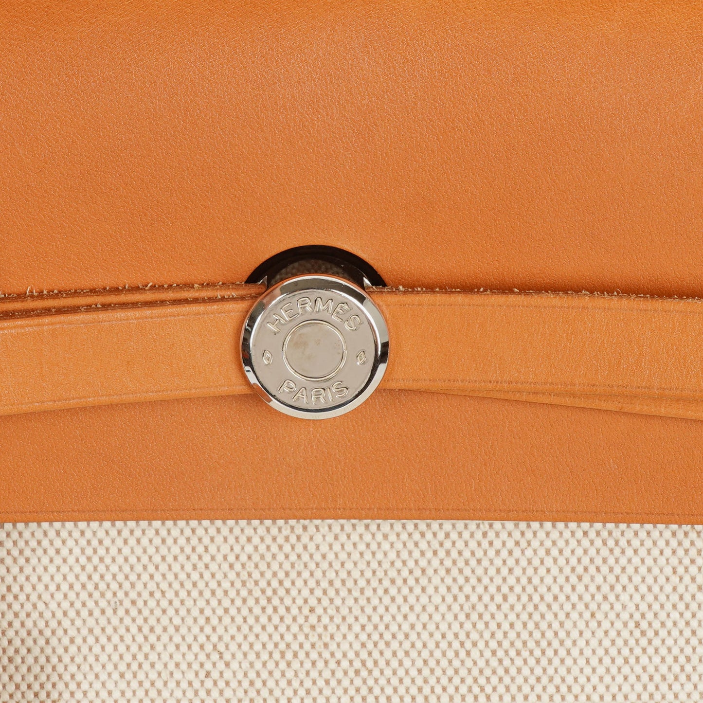 Hermès Herbag MM 2-Way Schultertasche aus Vache Hunter Criss Viking in Ecru Beige Naturel