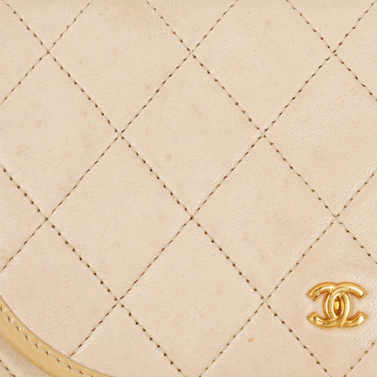 CHANEL Mini Flap Bag aus beigem gestepptem Lammleder mit 24K vergoldeten Beschlägen