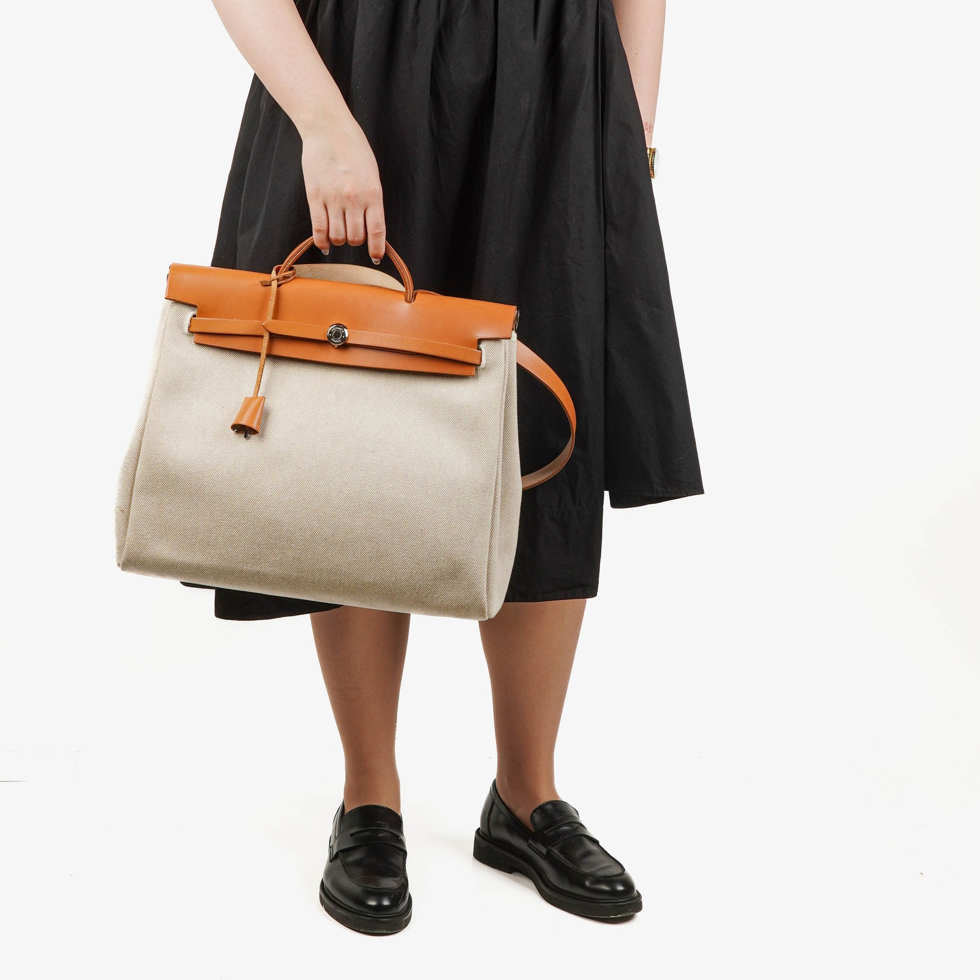 Hermès Herbag MM 2-Way Schultertasche aus Vache Hunter Criss Viking in Ecru Beige Naturel