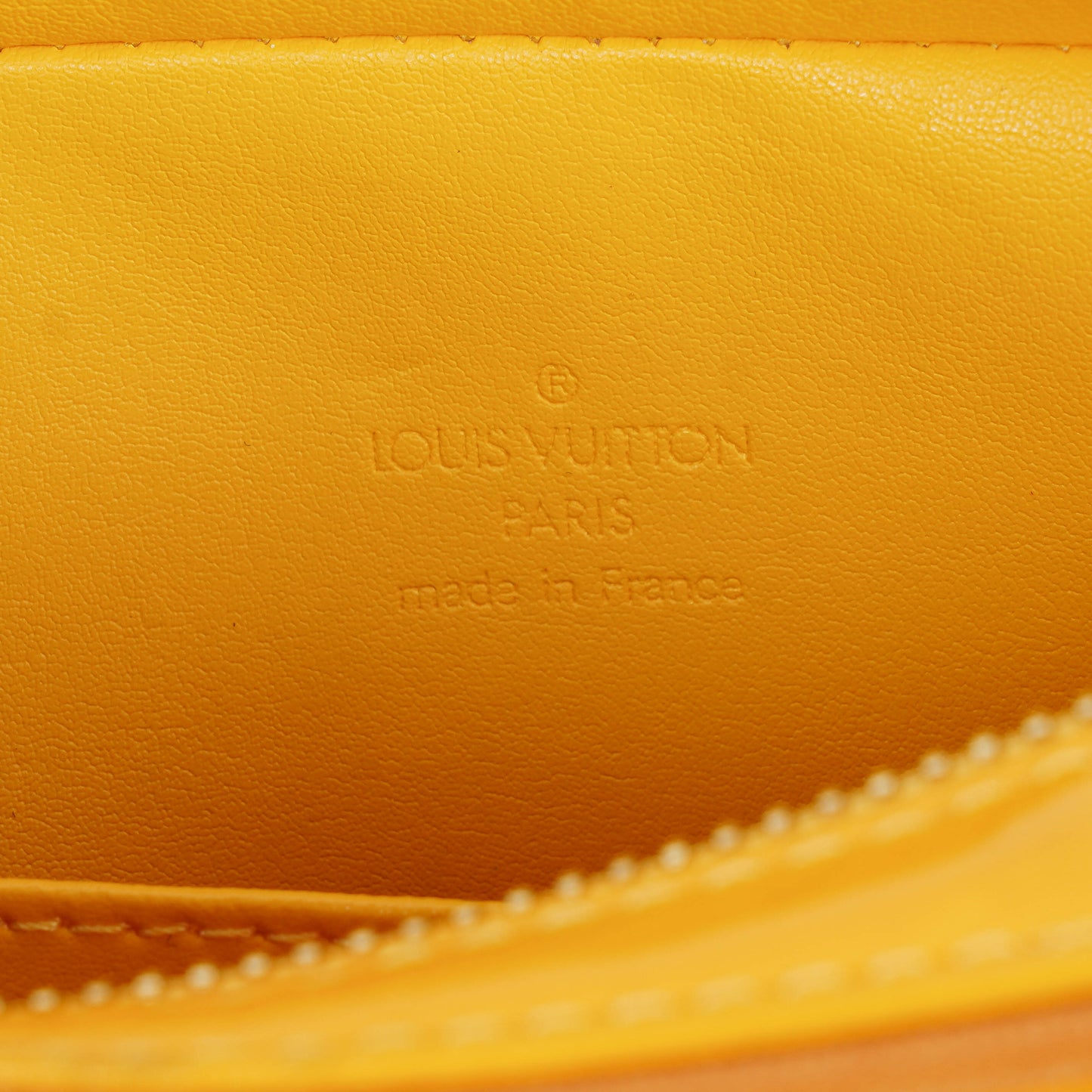 Louis Vuitton Christie Monogram aus gelbem Monogram Vernis