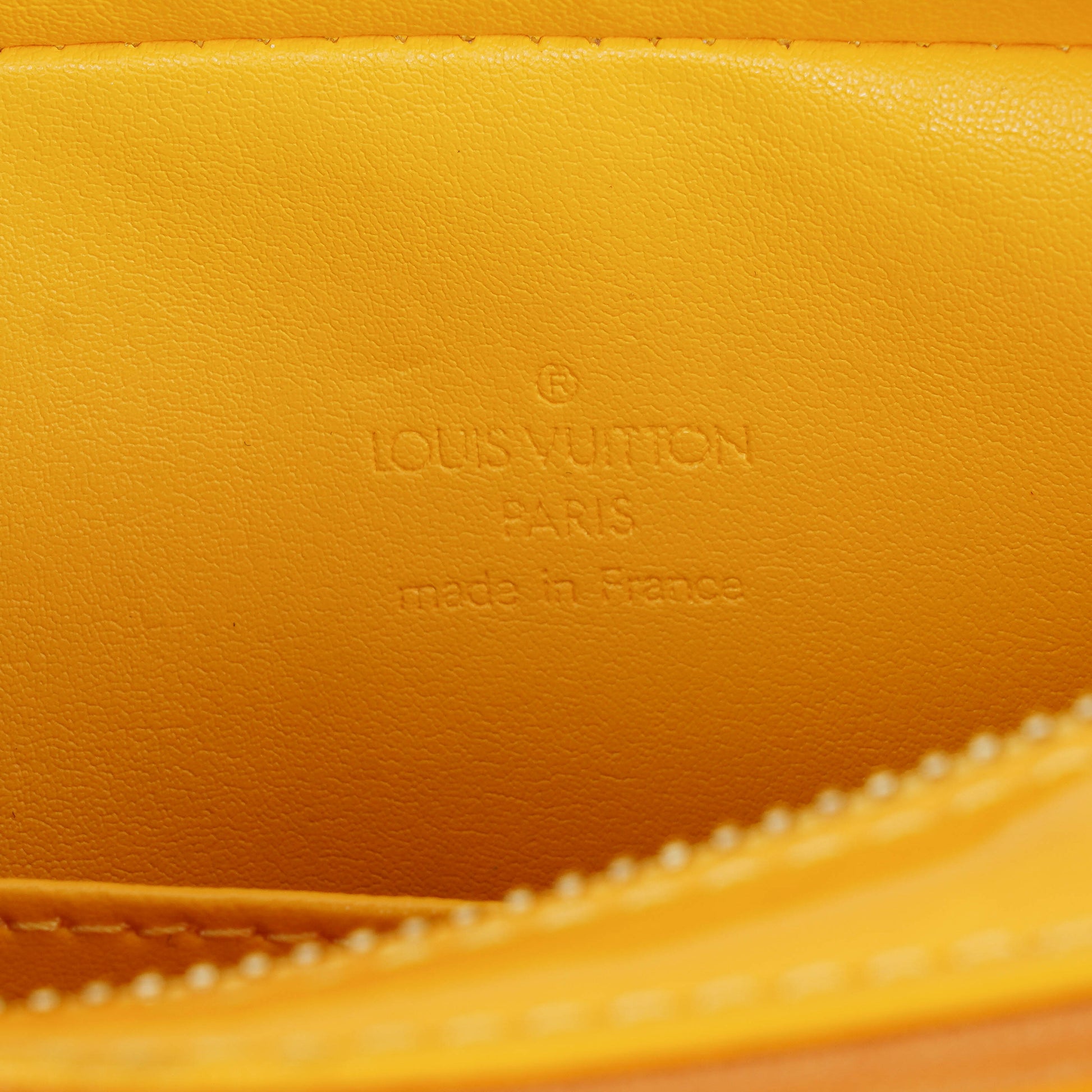 Louis Vuitton Christie Monogram aus gelbem Monogram Vernis
