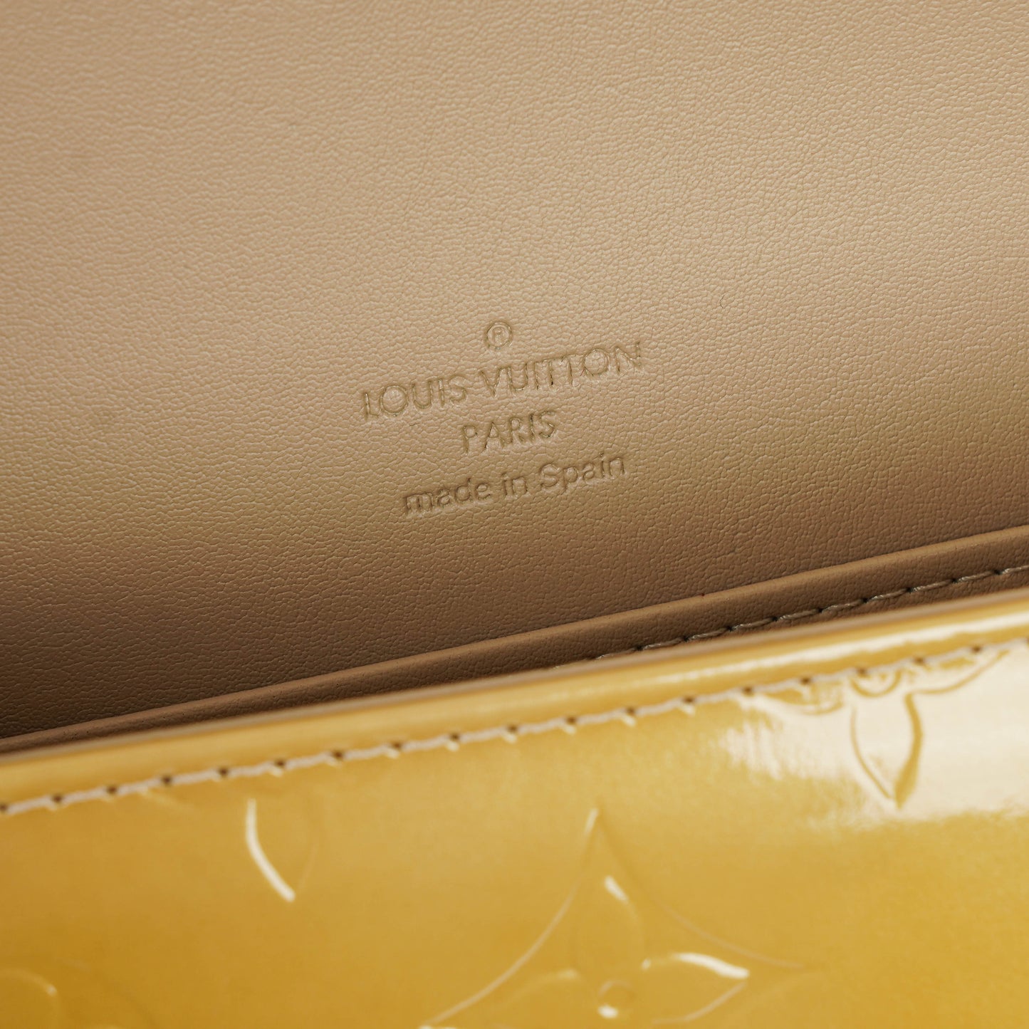 Louis Vuitton Thompson Street Schultertasche aus gelbem Monogram Vernis Leder
