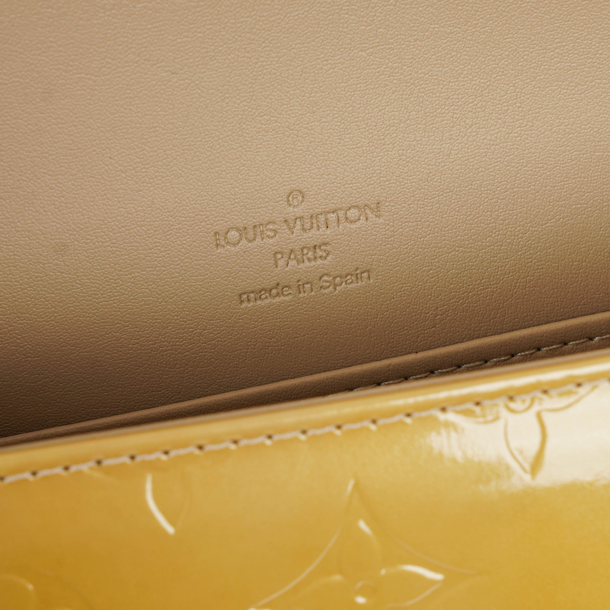 Louis Vuitton Thompson Street Schultertasche aus gelbem Monogram Vernis Leder