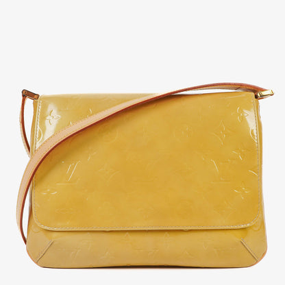 Louis Vuitton Thompson Street Schultertasche aus gelbem Monogram Vernis Leder