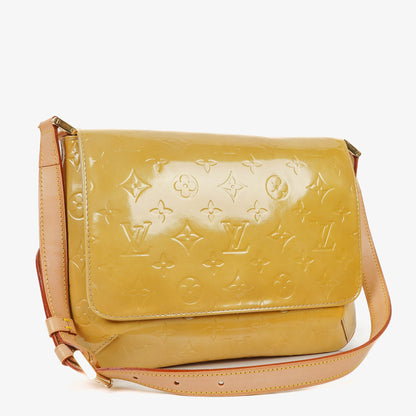 Louis Vuitton Thompson Street Schultertasche aus gelbem Monogram Vernis Leder