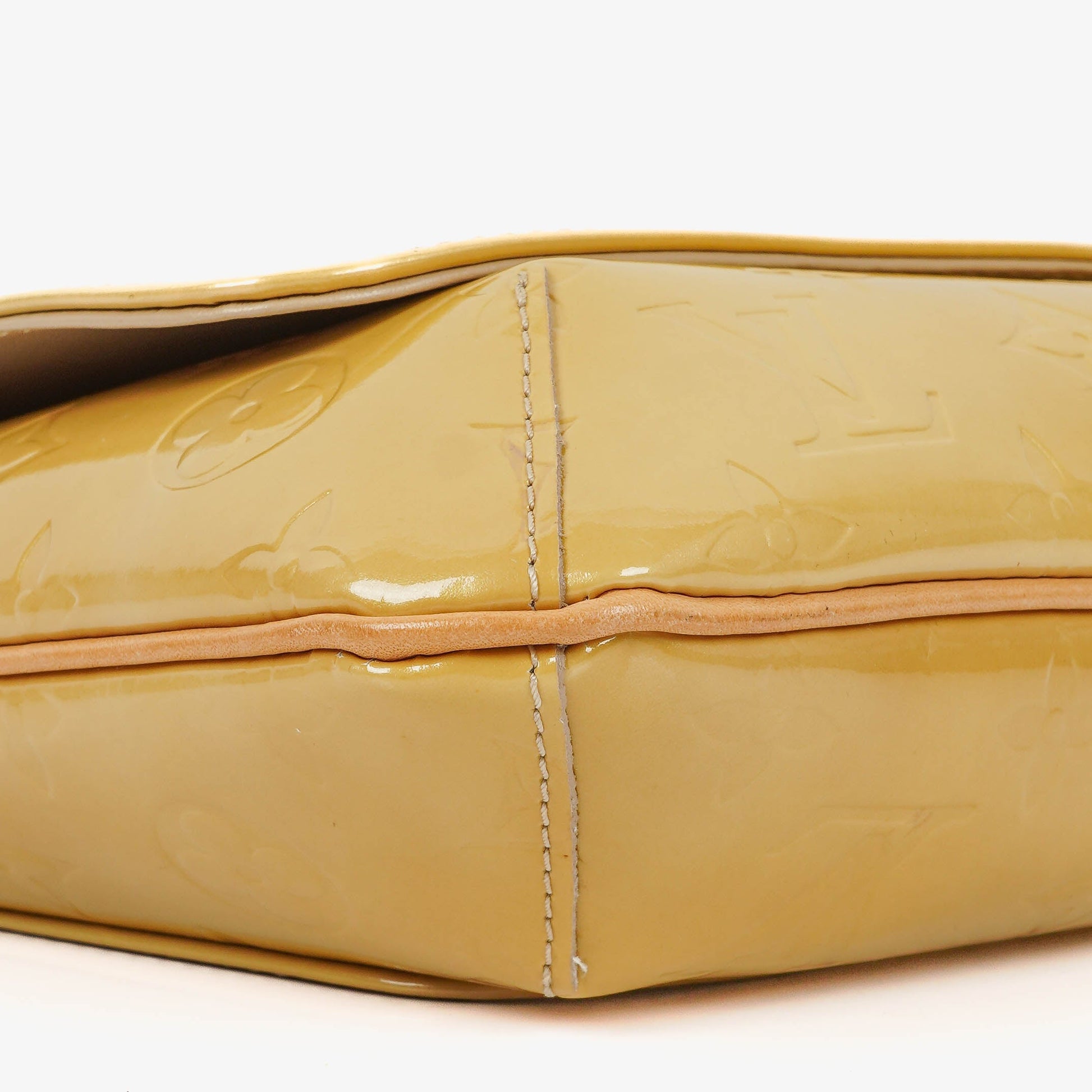 Louis Vuitton Thompson Street Schultertasche aus gelbem Monogram Vernis Leder
