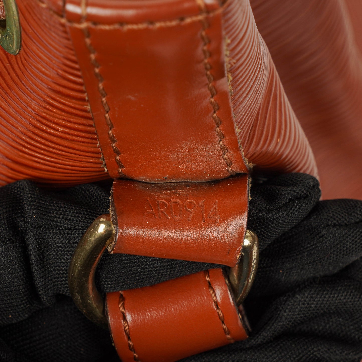 Louis Vuitton Petit Noe Schultertasche aus braunem Epi Leder