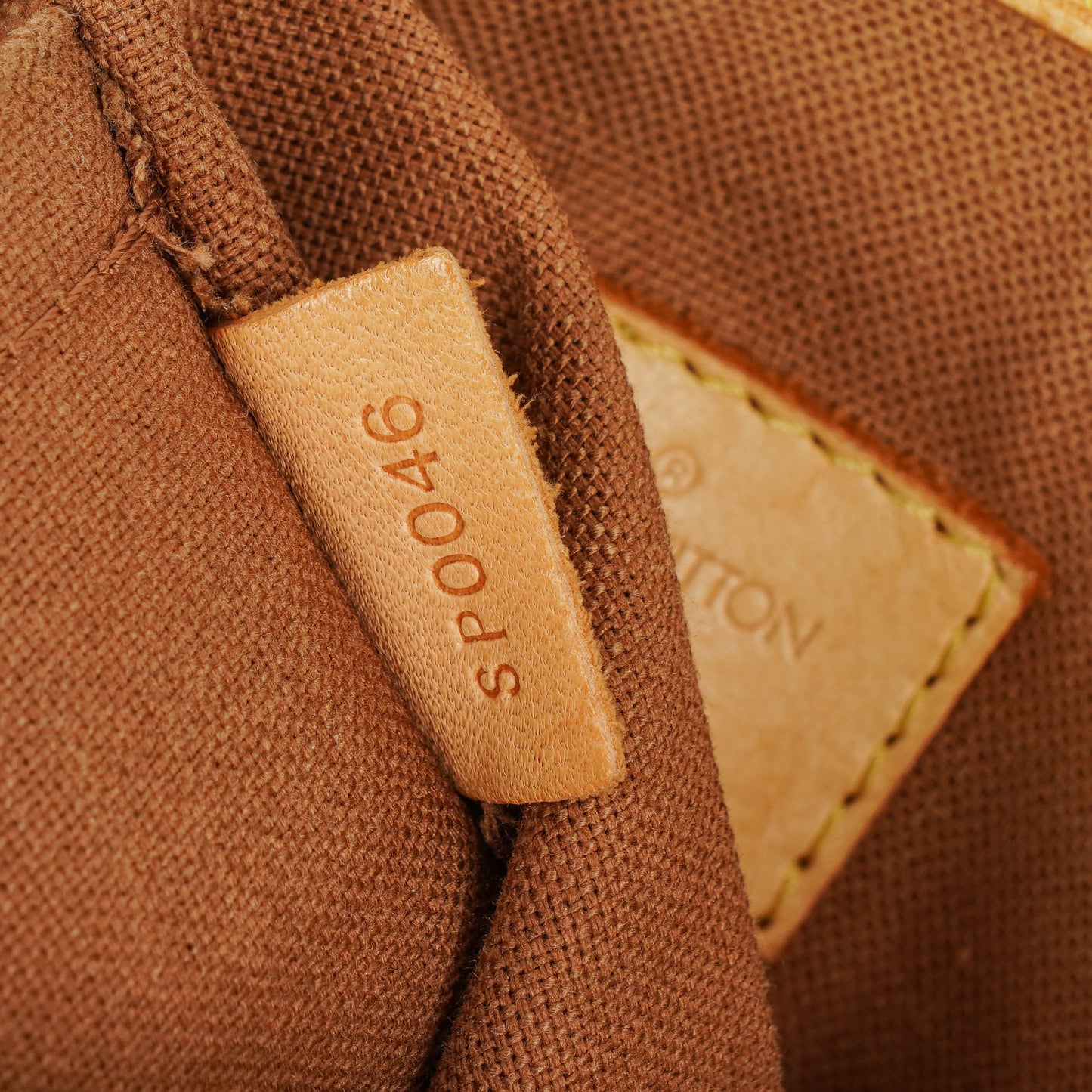 Louis Vuitton Batignolles Tasche aus Monogram Canvas