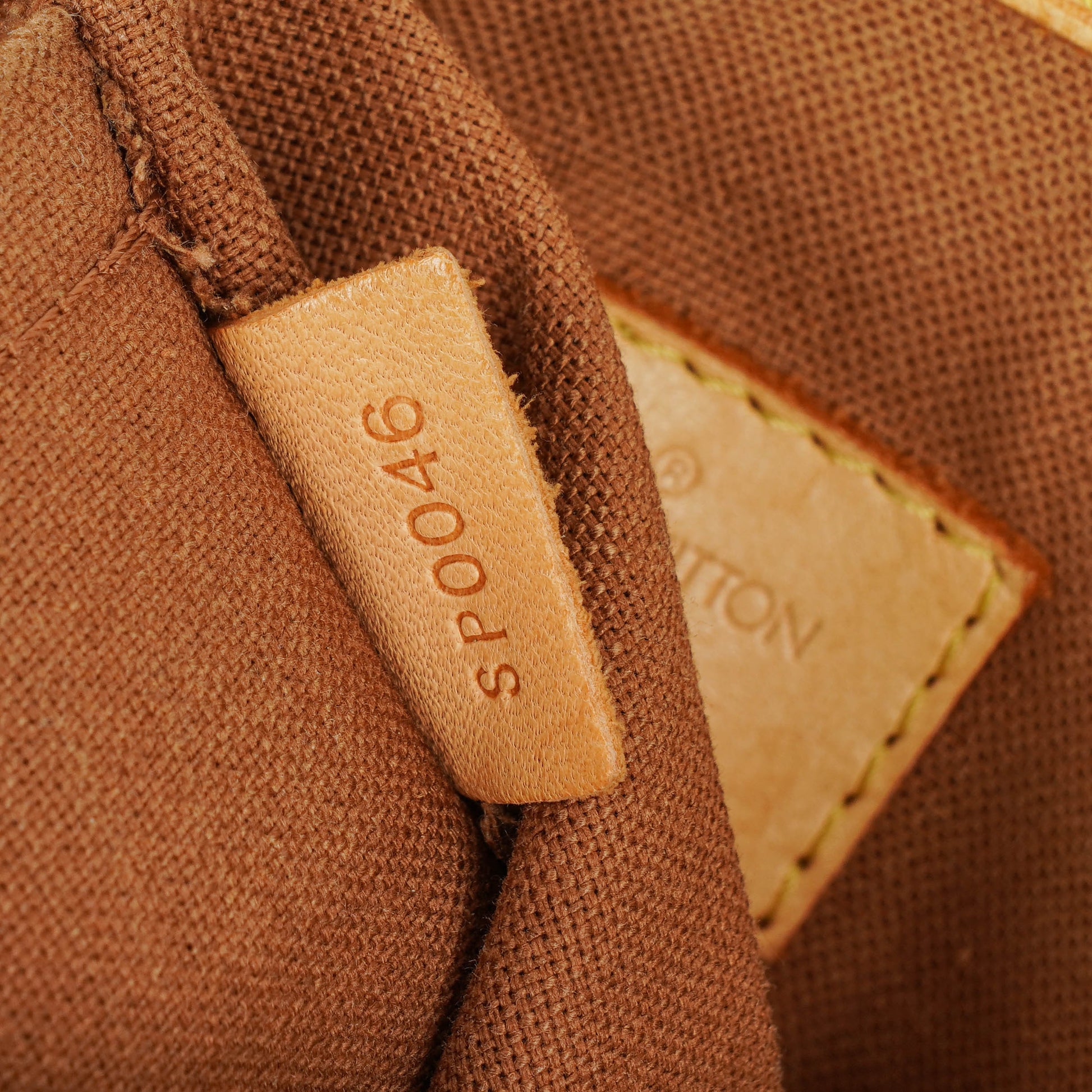 Louis Vuitton Batignolles Tasche aus Monogram Canvas