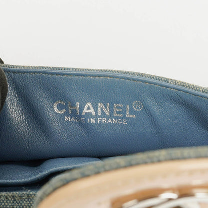 Chanel East West Chocolate Bar Tasche aus blauem Denim