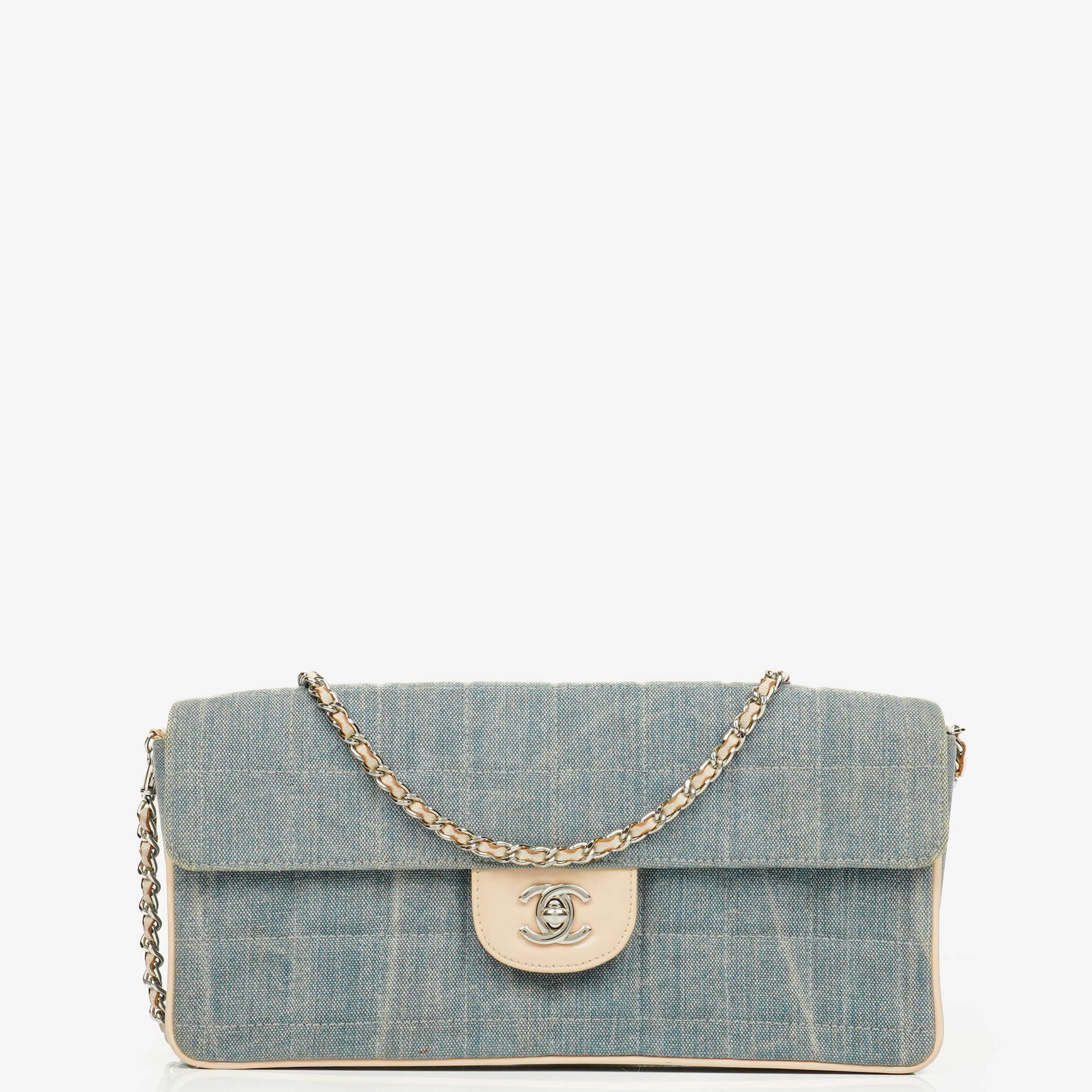 Chanel East West Chocolate Bar Tasche aus blauem Denim