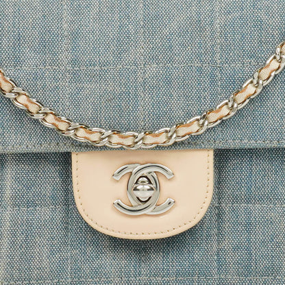 Chanel East West Chocolate Bar Tasche aus blauem Denim