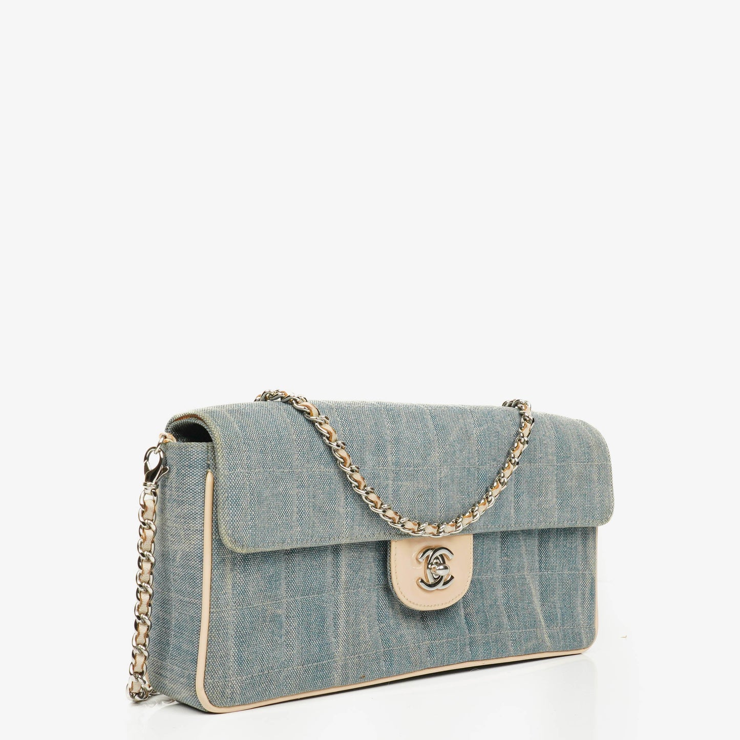 Chanel East West Chocolate Bar Tasche aus blauem Denim