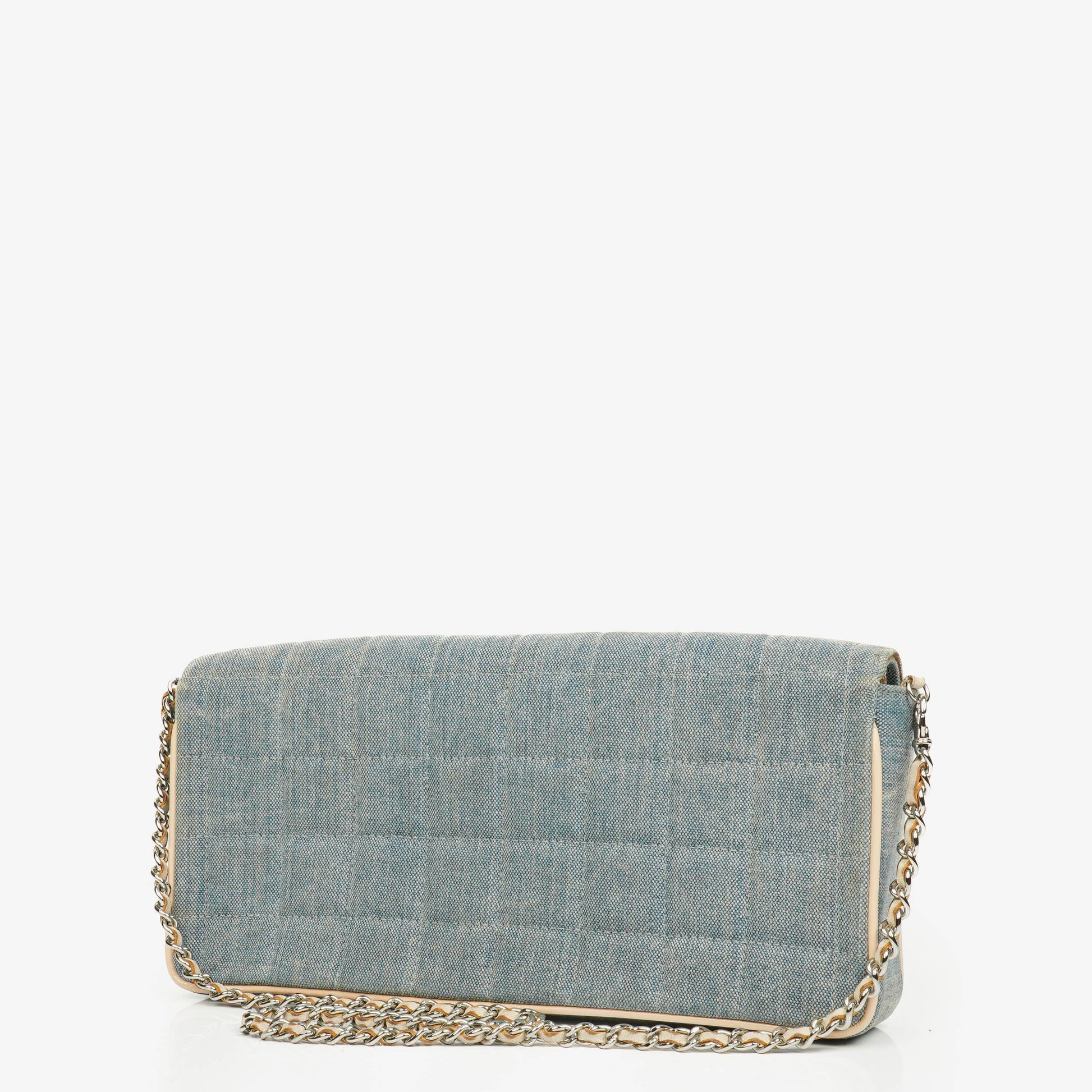 Chanel East West Chocolate Bar Tasche aus blauem Denim