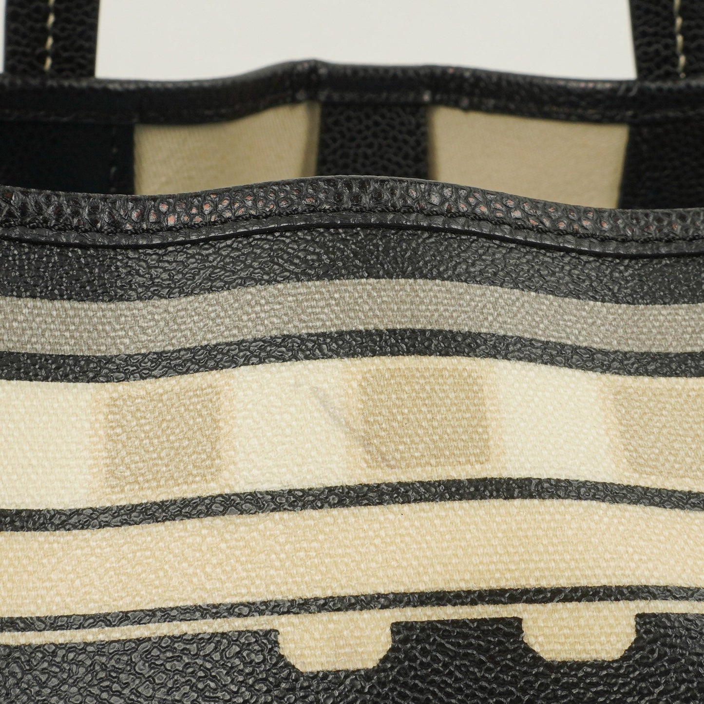 Chanel Le Train Tasche aus schwarzem beschichtetem Canvas
