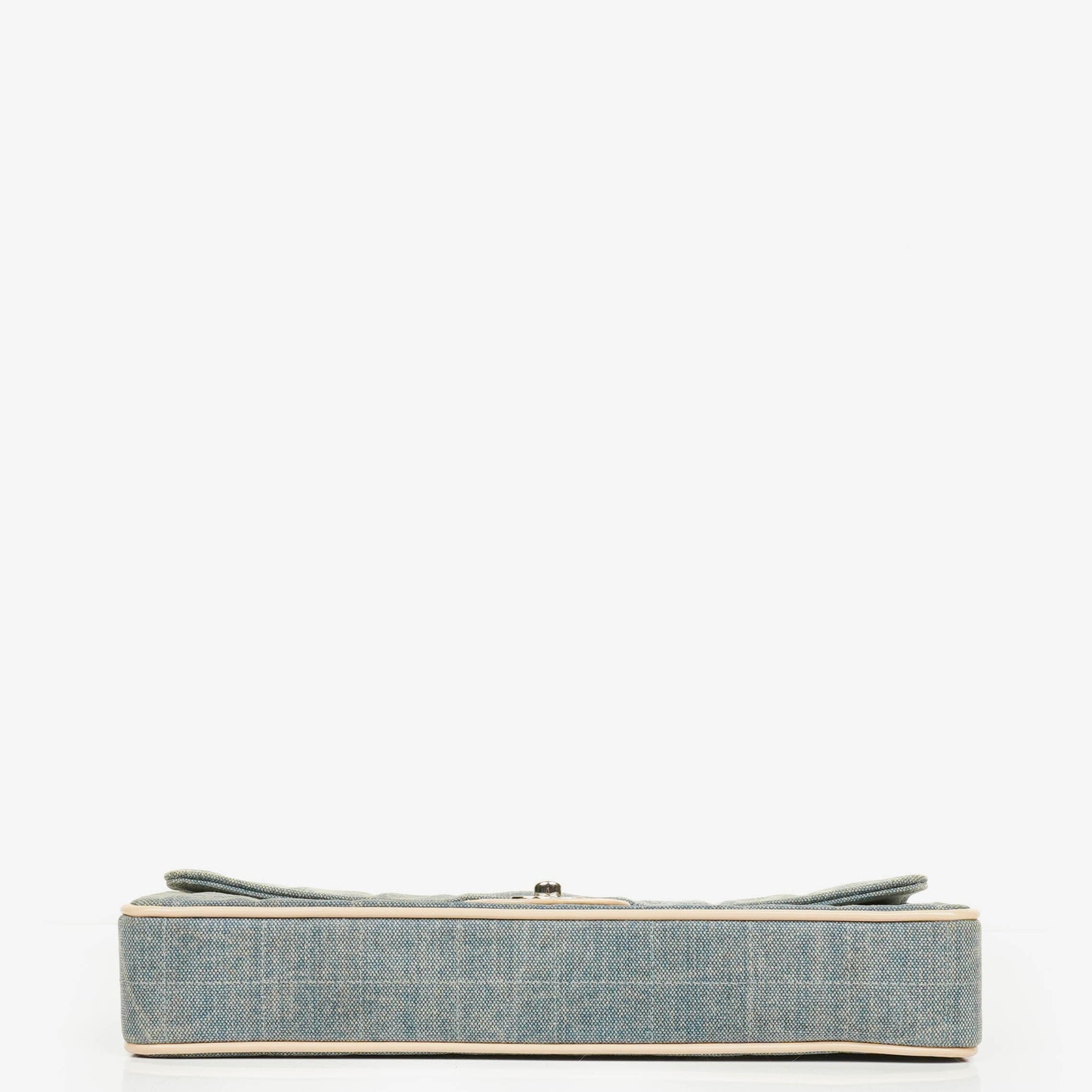 Chanel East West Chocolate Bar Tasche aus blauem Denim