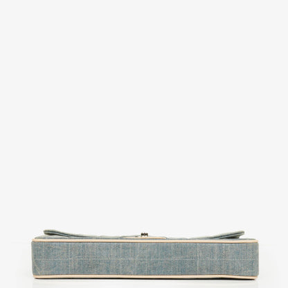 Chanel East West Chocolate Bar Tasche aus blauem Denim