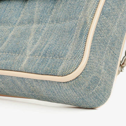 Chanel East West Chocolate Bar Tasche aus blauem Denim