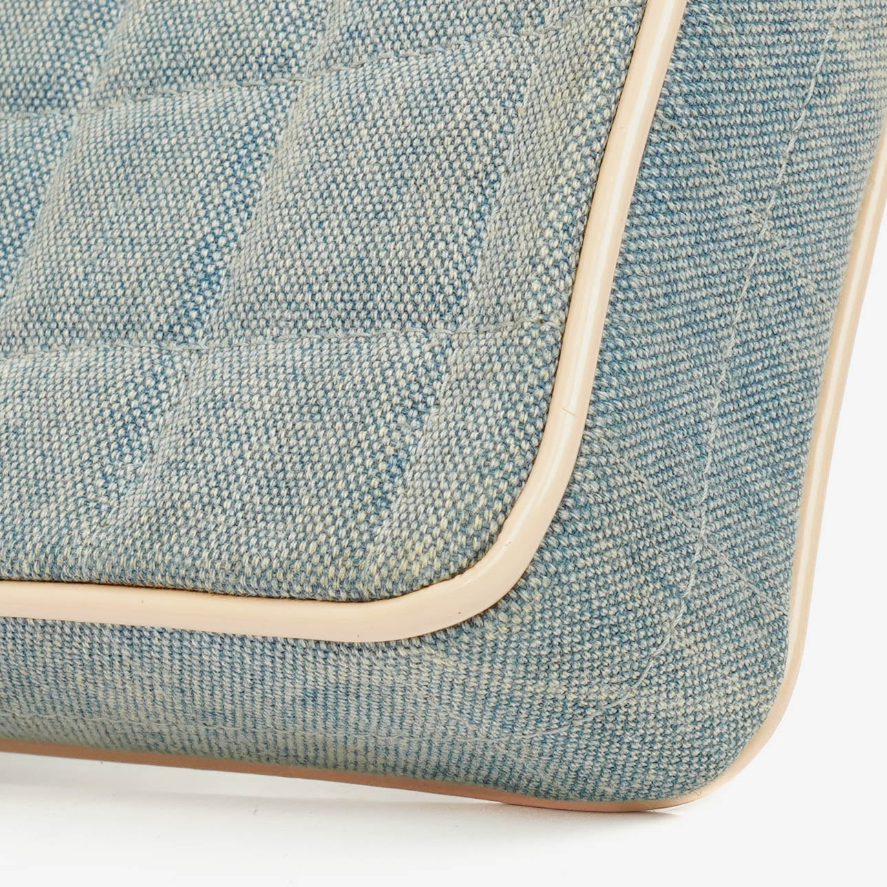 Chanel East West Chocolate Bar Tasche aus blauem Denim