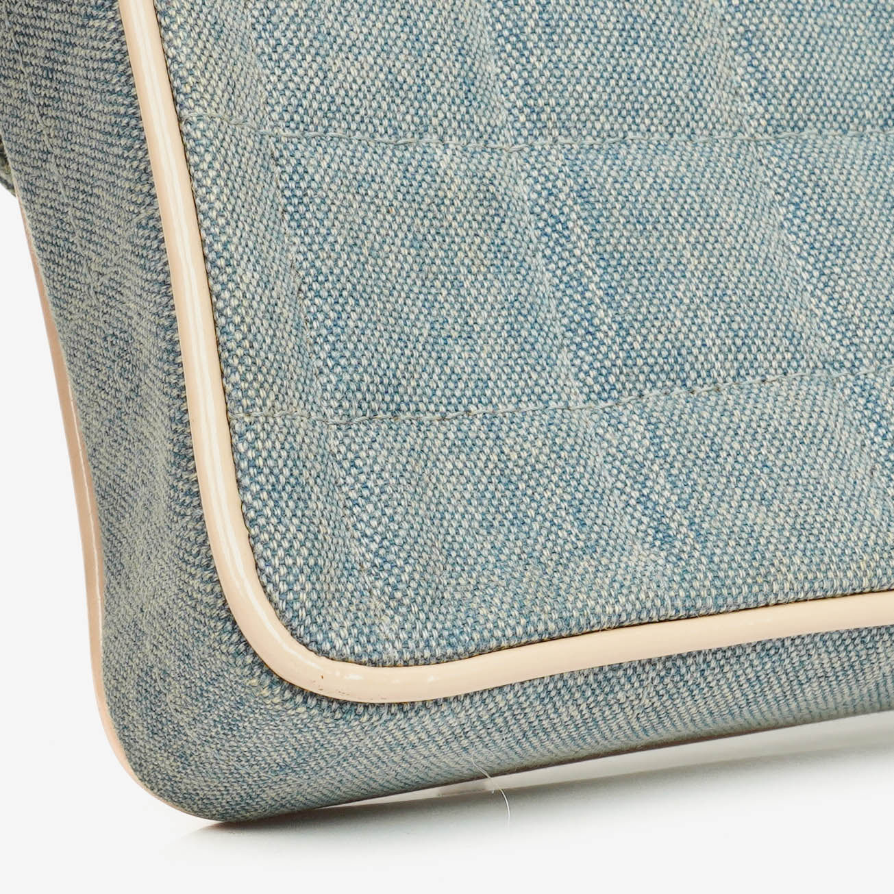 Chanel East West Chocolate Bar Tasche aus blauem Denim