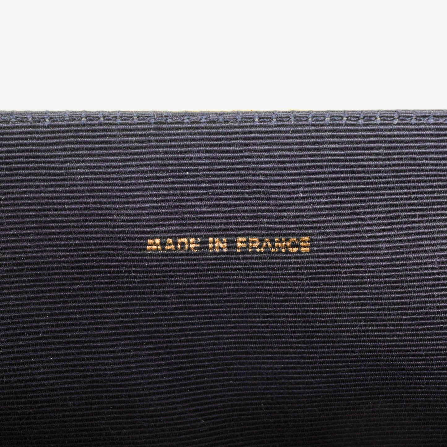 Chanel Classic Half Moon Klappentasche aus weißem Lammleder