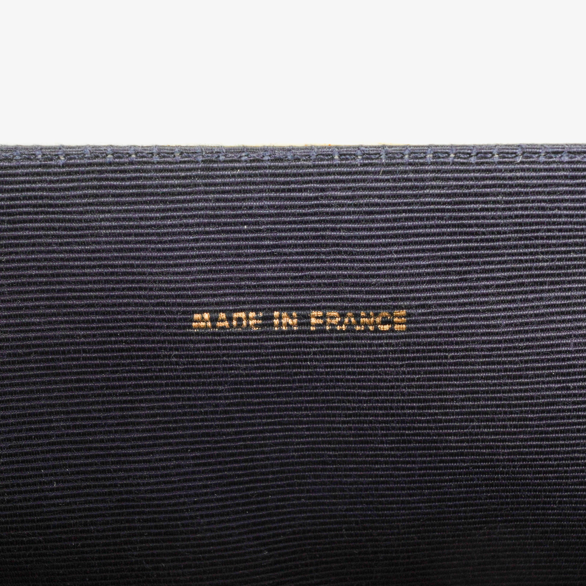 Chanel Classic Half Moon Klappentasche aus weißem Lammleder