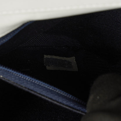Chanel Classic Half Moon Klappentasche aus weißem Lammleder