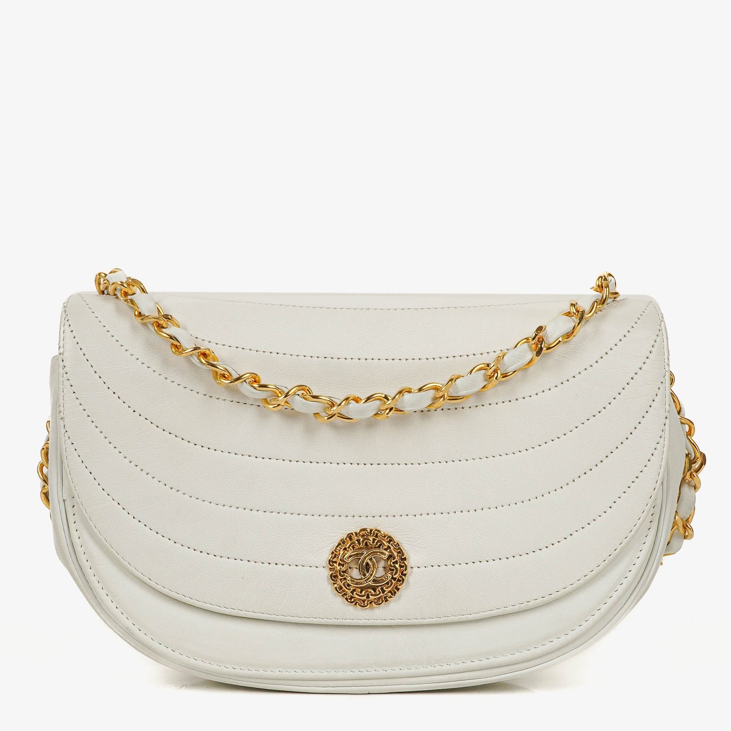 Chanel Classic Half Moon Klappentasche aus weißem Lammleder