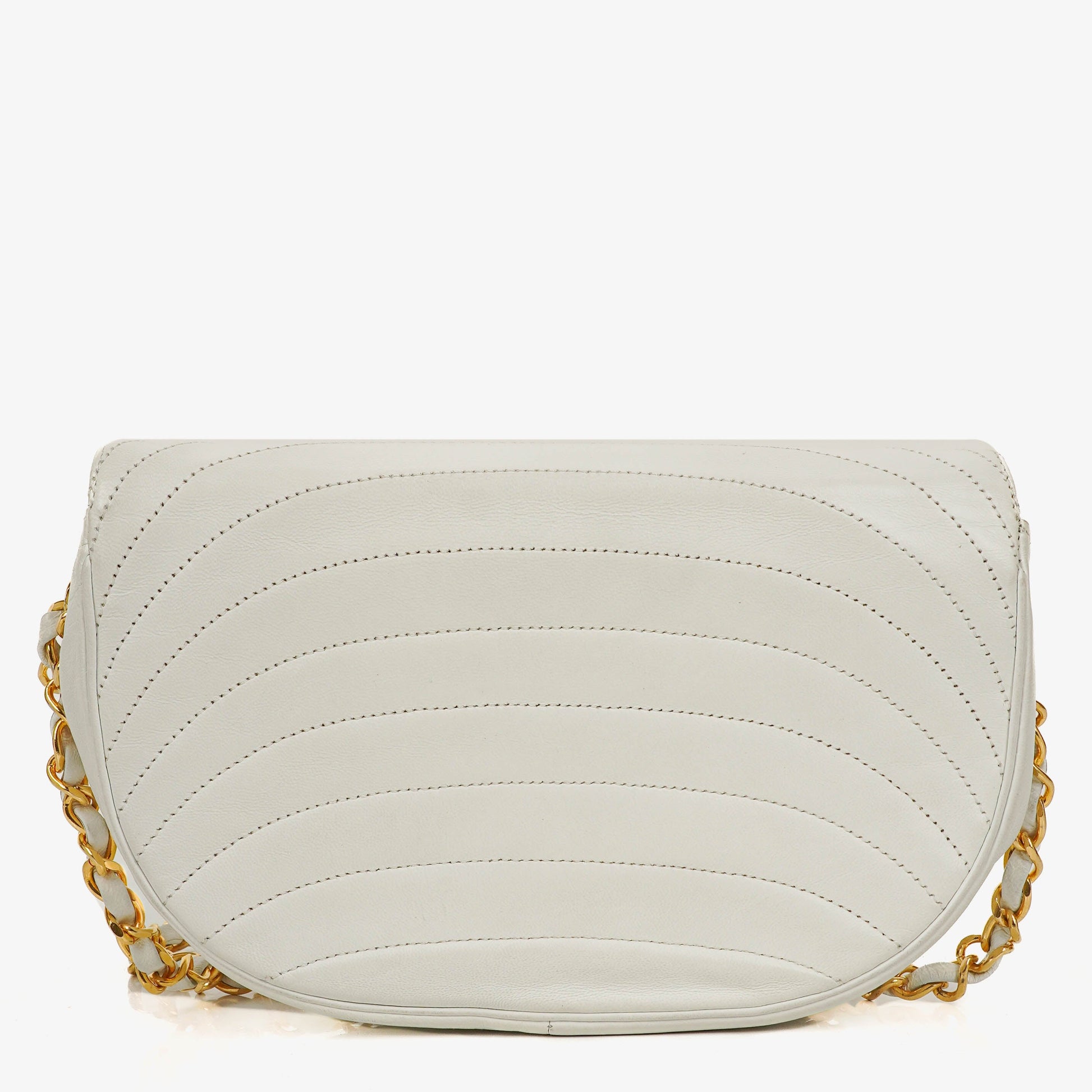 Chanel Classic Half Moon Klappentasche aus weißem Lammleder