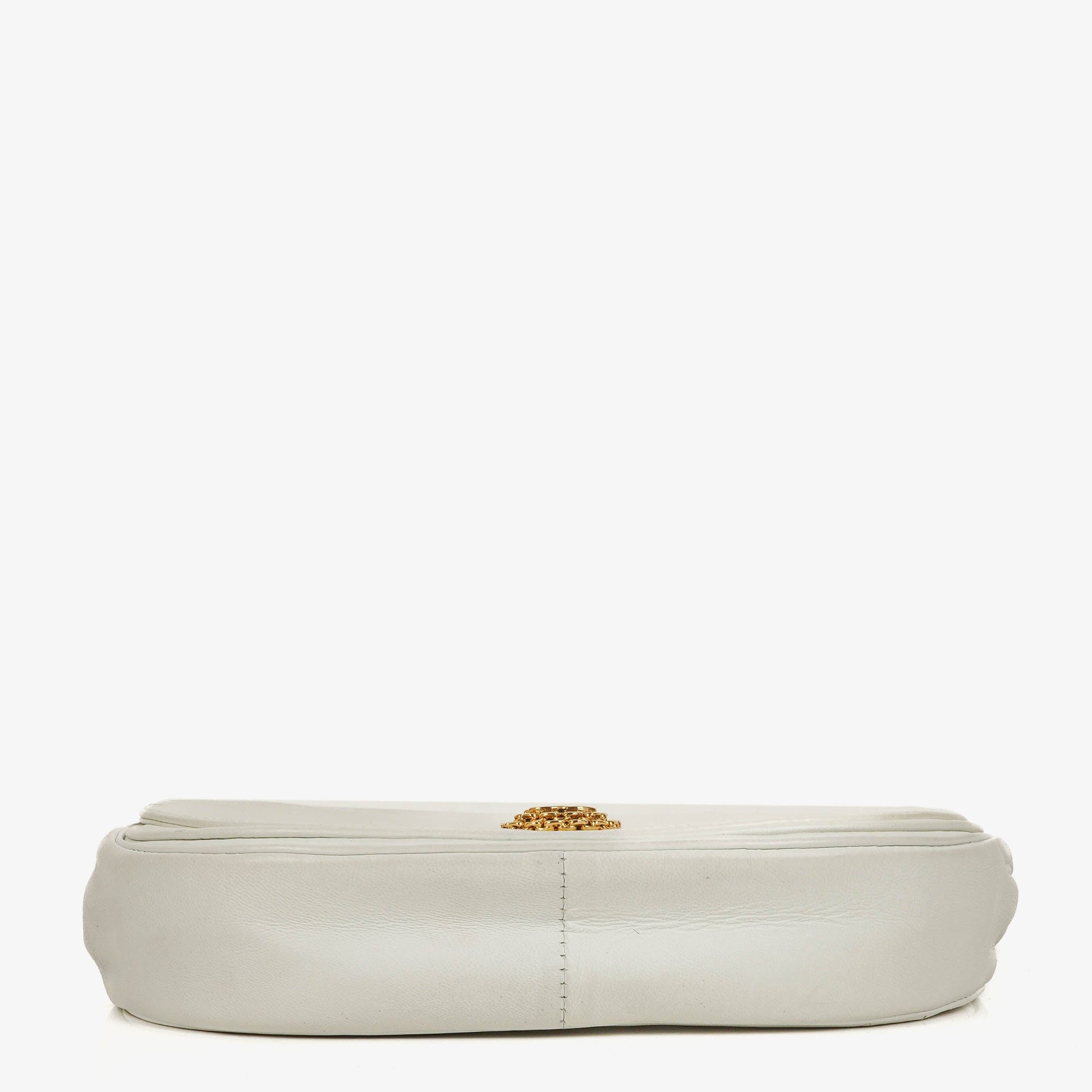 Chanel Classic Half Moon Klappentasche aus weißem Lammleder