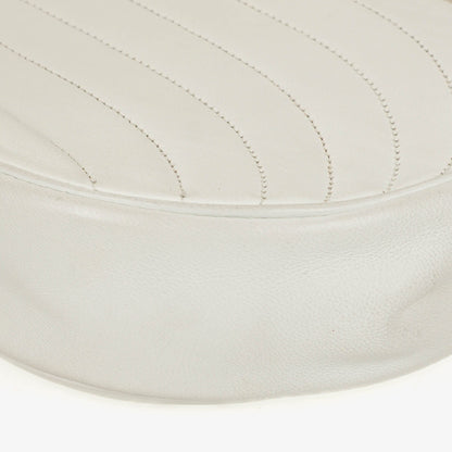 Chanel Classic Half Moon Klappentasche aus weißem Lammleder