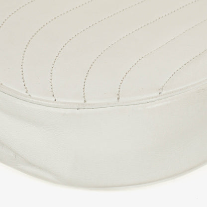 Chanel Classic Half Moon Klappentasche aus weißem Lammleder