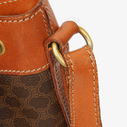 Celine Vintage Macadam Triomphe Bucket Bag mit Zugband in Braun