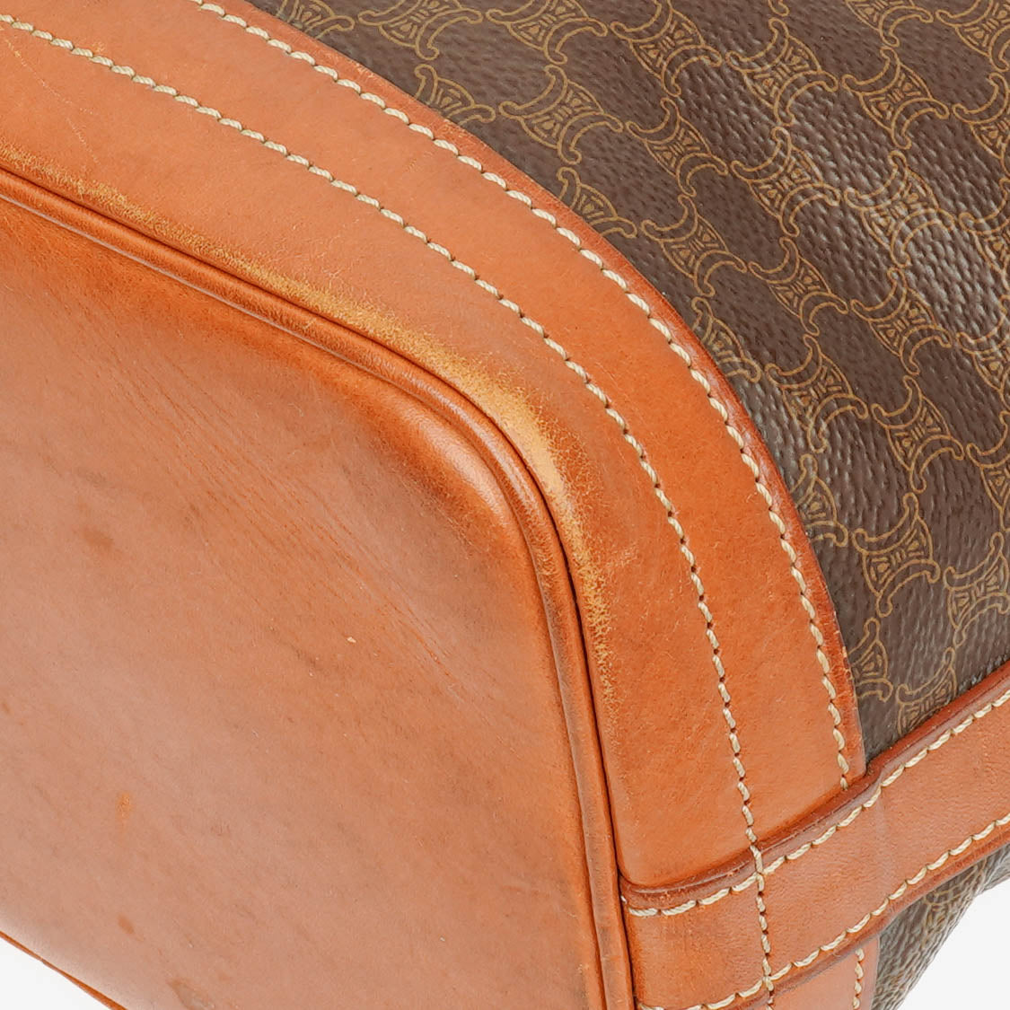 Celine Vintage Macadam Triomphe Bucket Bag mit Zugband in Braun
