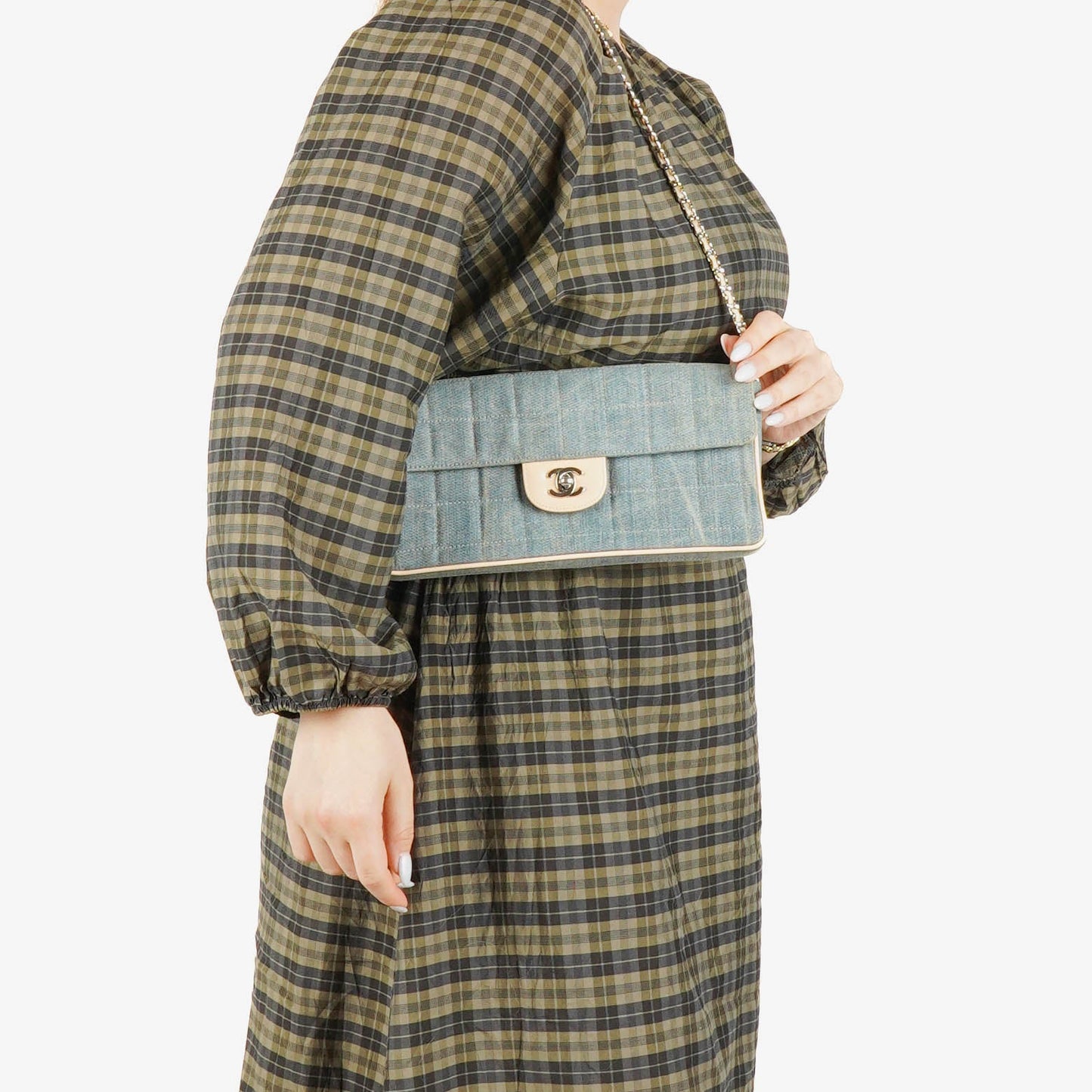 Chanel East West Chocolate Bar Tasche aus blauem Denim