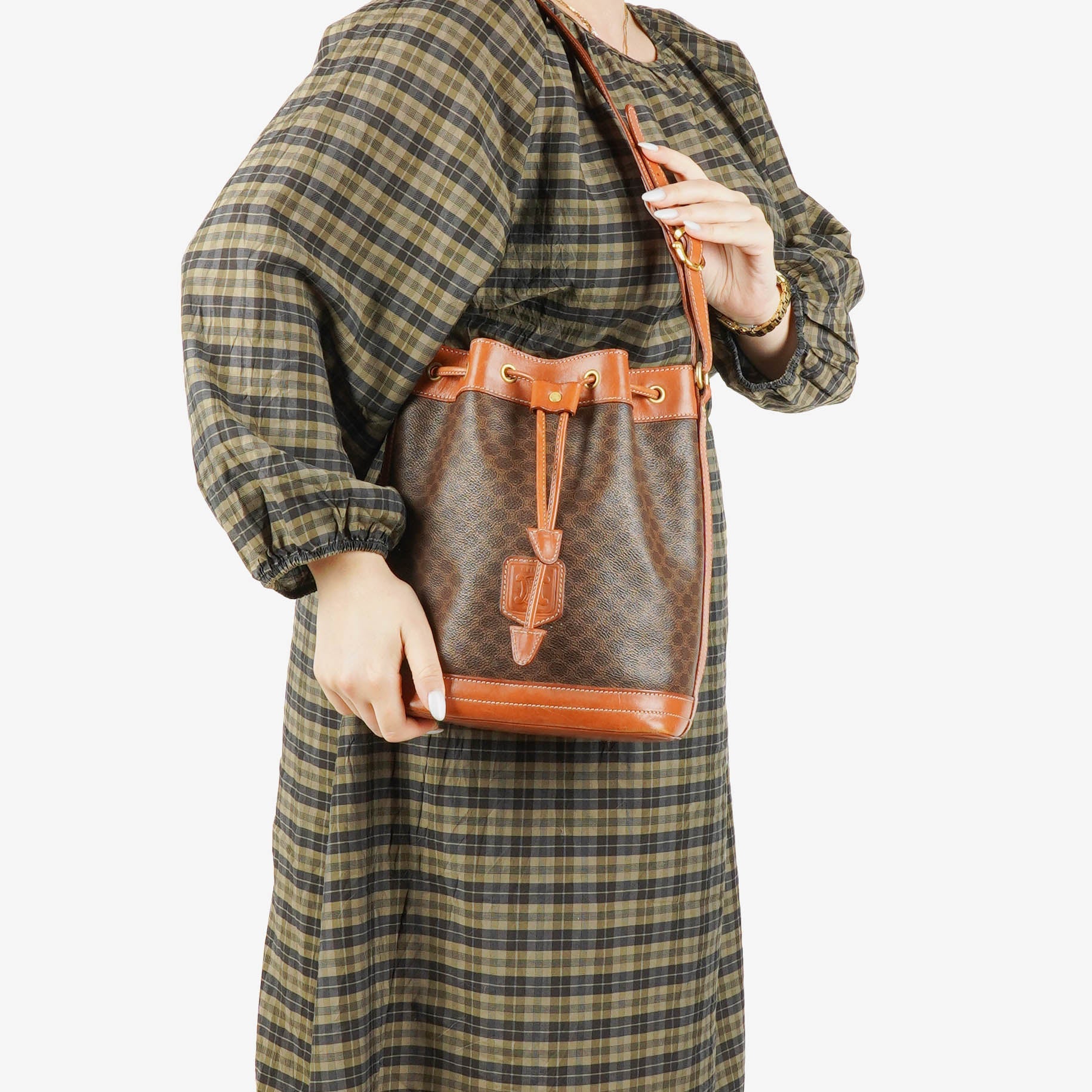 Celine Vintage Macadam Triomphe Bucket Bag mit Zugband in Braun