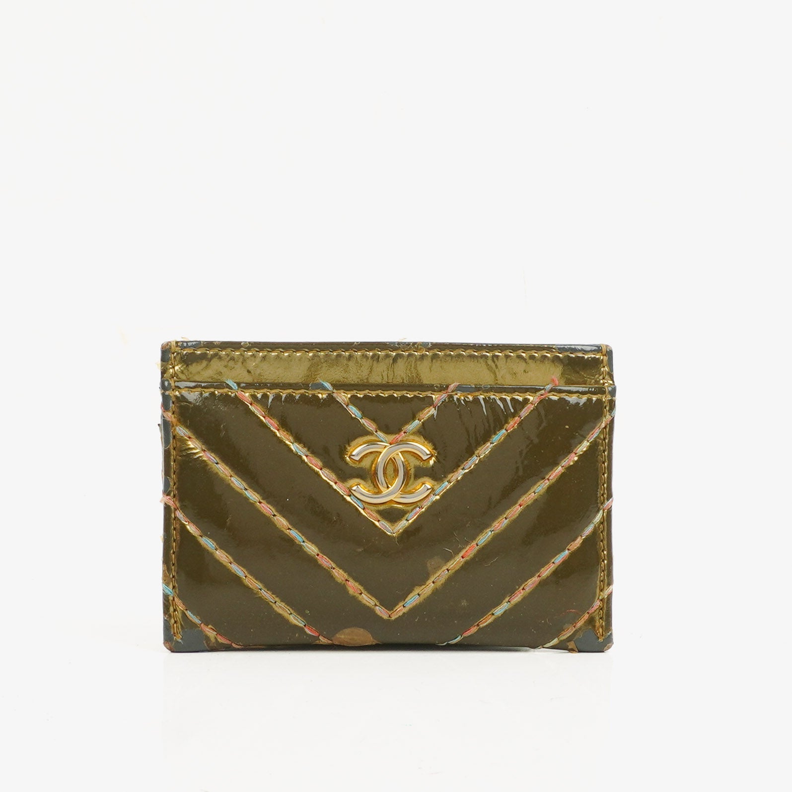 CHANEL Kartenhalter aus metallic-goldenem Kalbsleder mit Chevron-Steppung