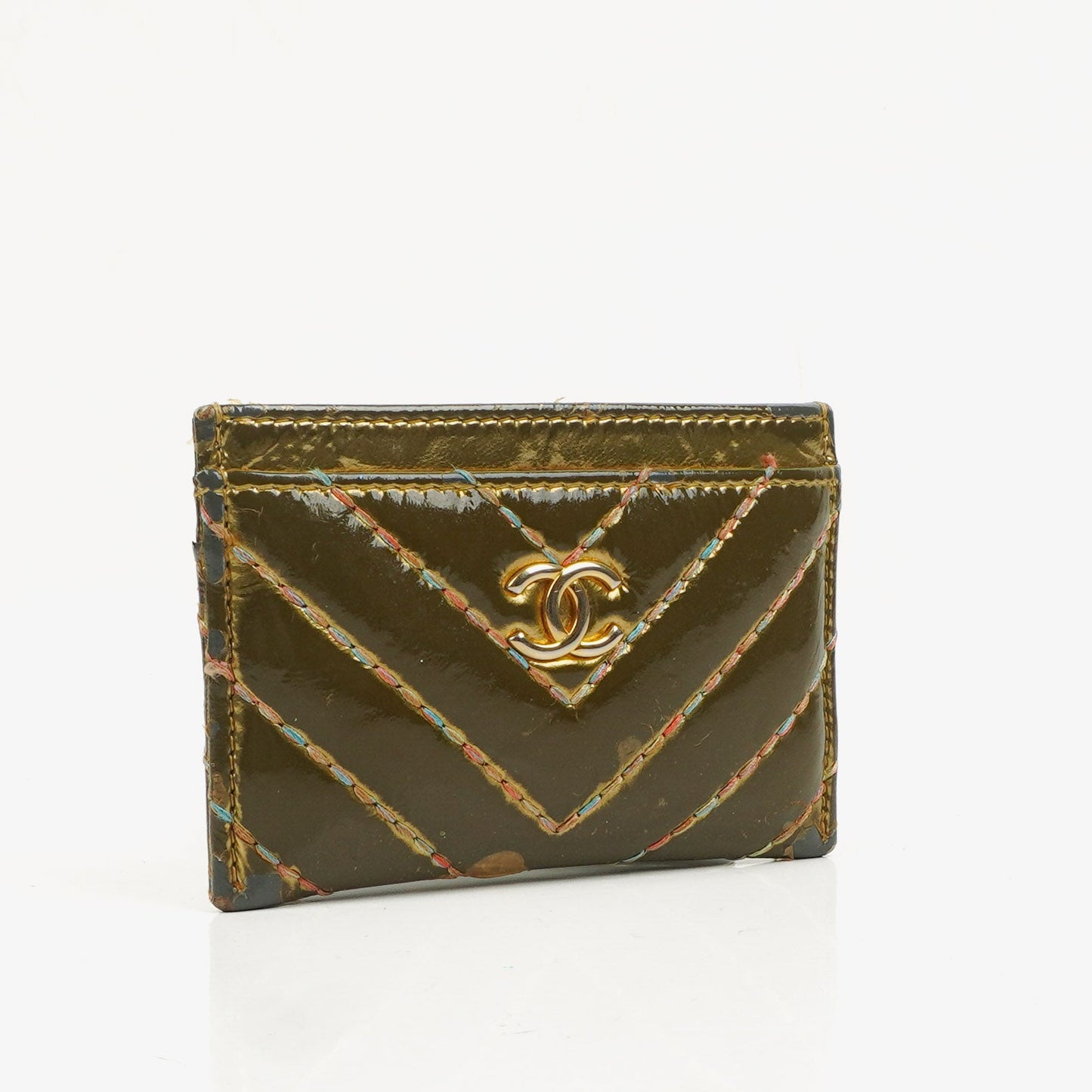 CHANEL Kartenhalter aus metallic-goldenem Kalbsleder mit Chevron-Steppung