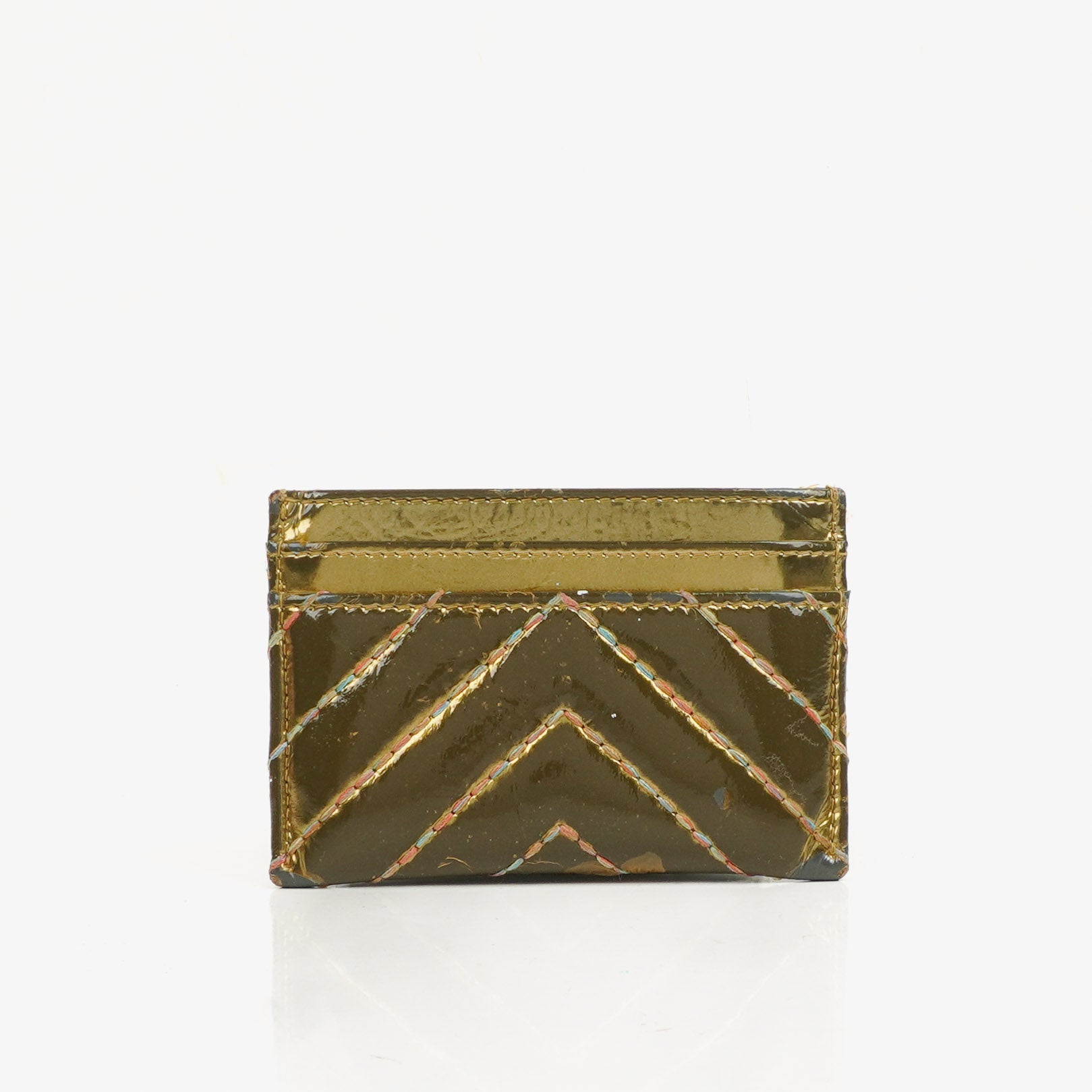 CHANEL Kartenhalter aus metallic-goldenem Kalbsleder mit Chevron-Steppung