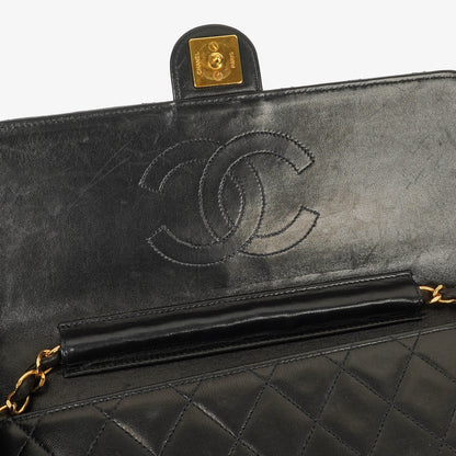 Chanel Medium Classic Single Flap Bag aus schwarzem gestepptem Lammleder mit 24K vergoldeter Hardware