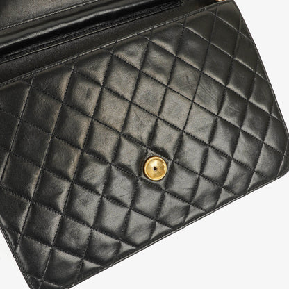 Chanel Medium Classic Single Flap Bag aus schwarzem gestepptem Lammleder mit 24K vergoldeter Hardware