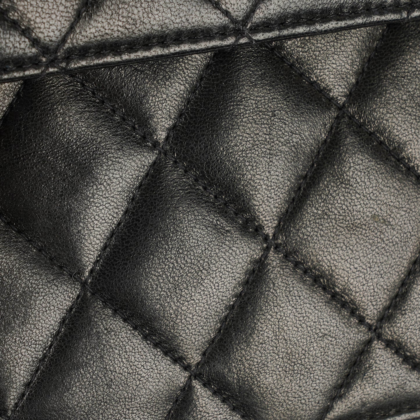 Chanel Medium Classic Single Flap Bag aus schwarzem gestepptem Lammleder mit 24K vergoldeter Hardware
