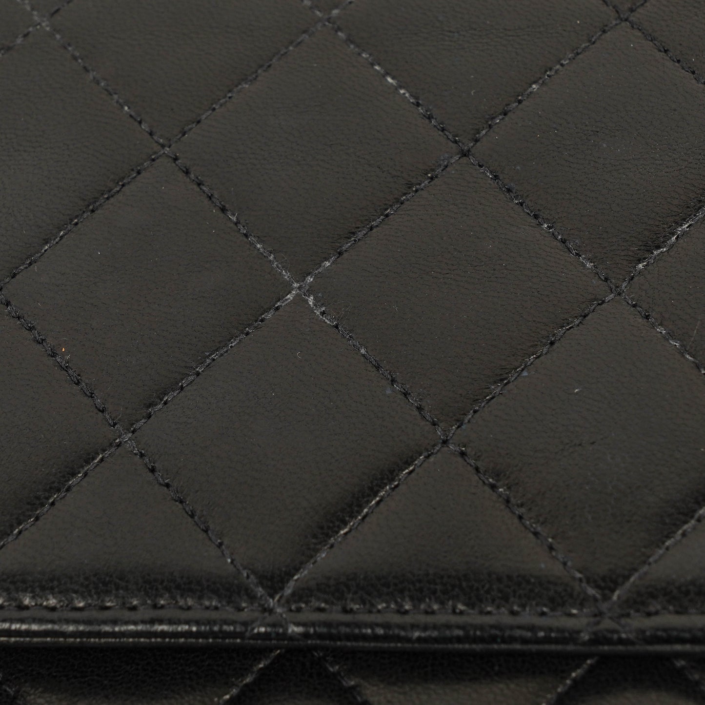 Chanel Medium Classic Single Flap Bag aus schwarzem gestepptem Lammleder mit 24K vergoldeter Hardware