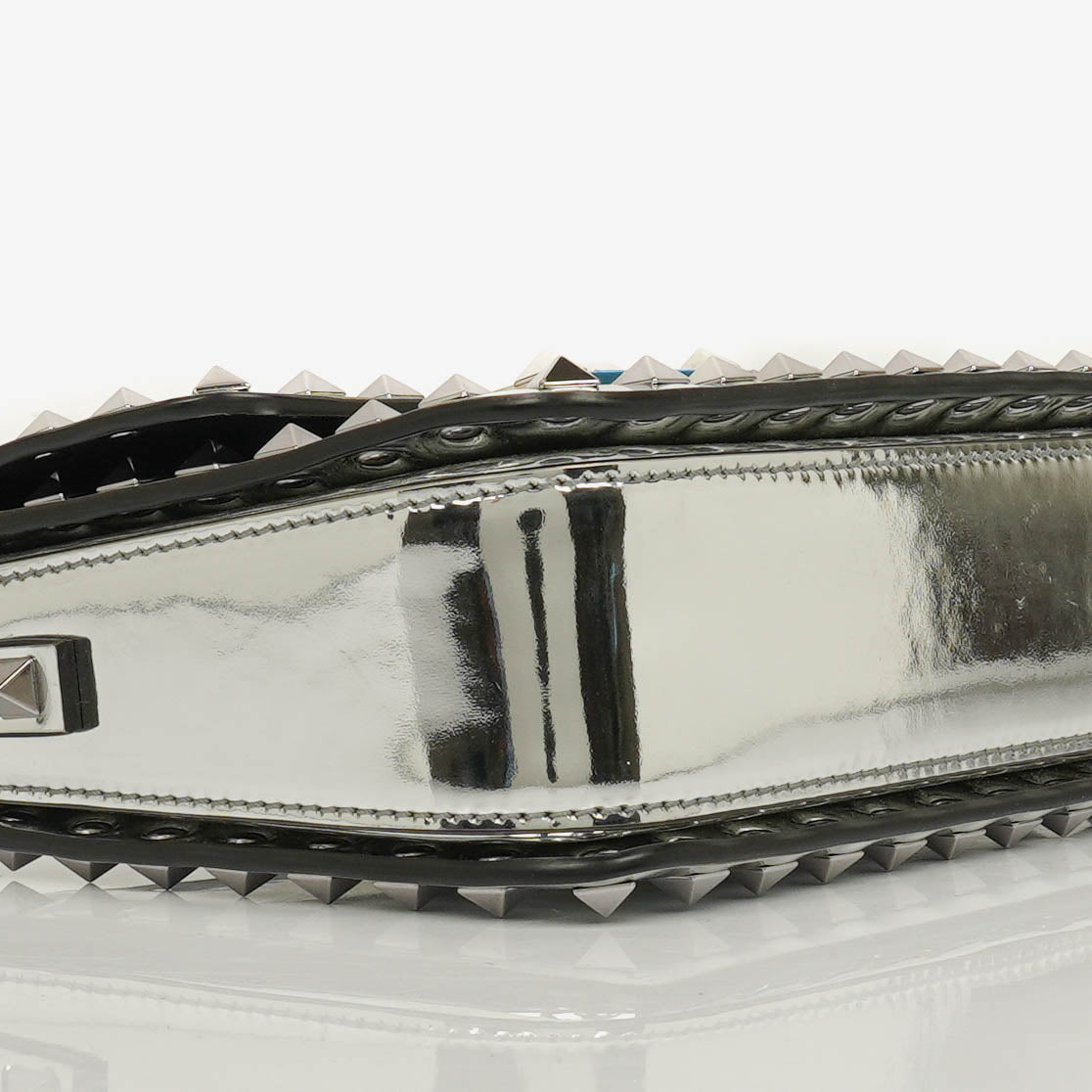 Valentino Garavani kleine Rockstud Schultertasche aus silbernem Spiegel-Kalbsleder