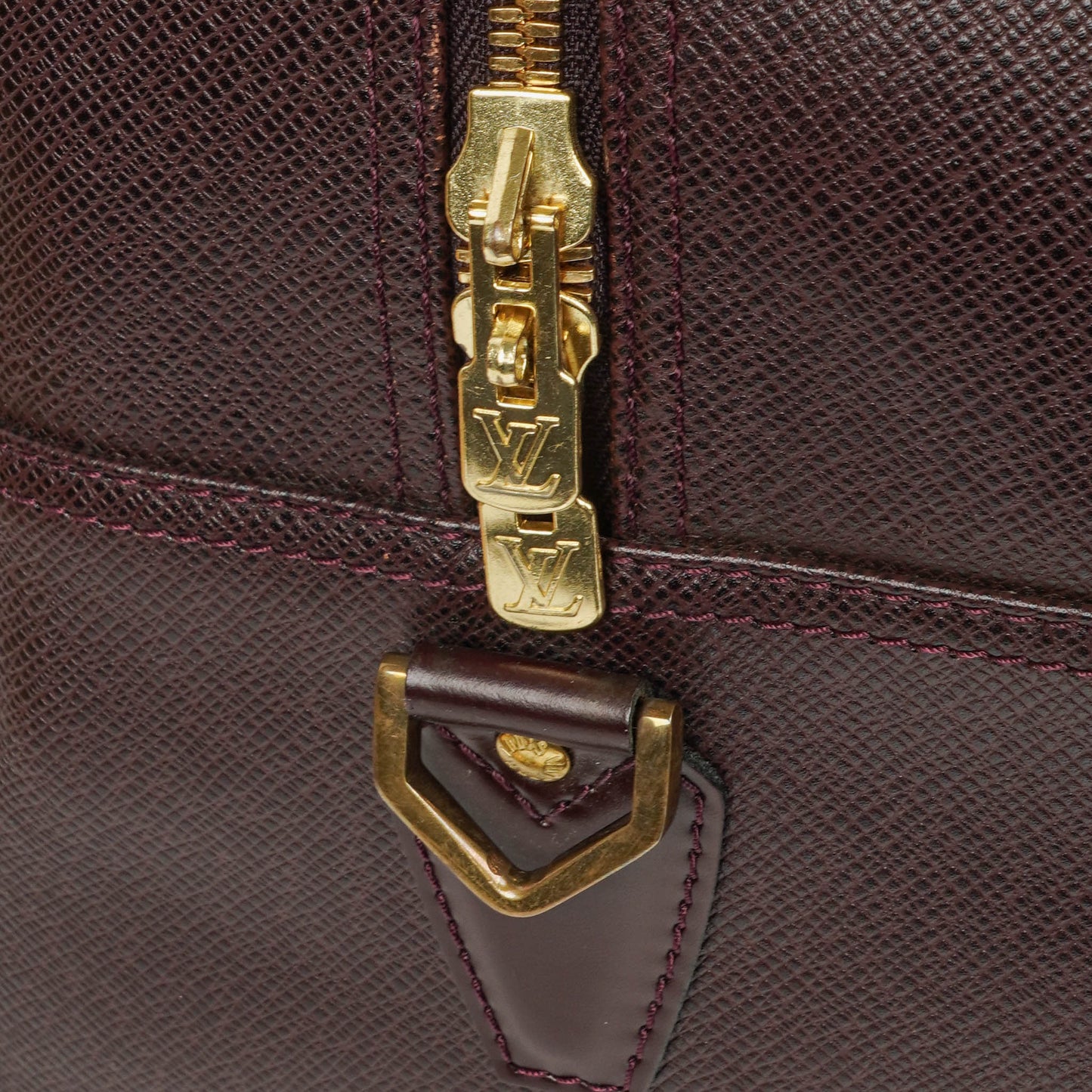 Louis Vuitton Kendall Tasche aus burgunderrotem Taiga Leder