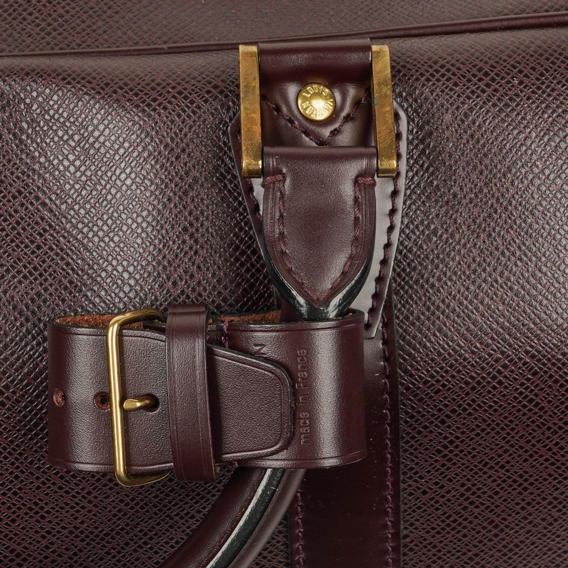 Louis Vuitton Kendall Tasche aus burgunderrotem Taiga Leder
