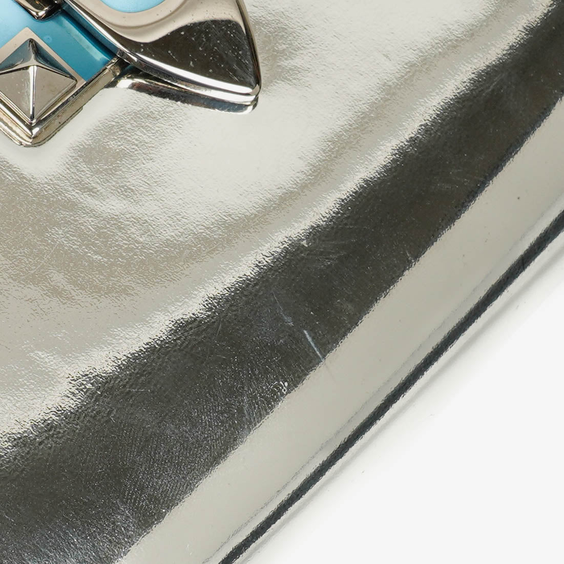 Valentino Garavani kleine Rockstud Schultertasche aus silbernem Spiegel-Kalbsleder