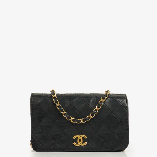 Chanel Classic Full Flap Tasche aus schwarzem gestepptem Leder mit 24K vergoldeten Beschlägen